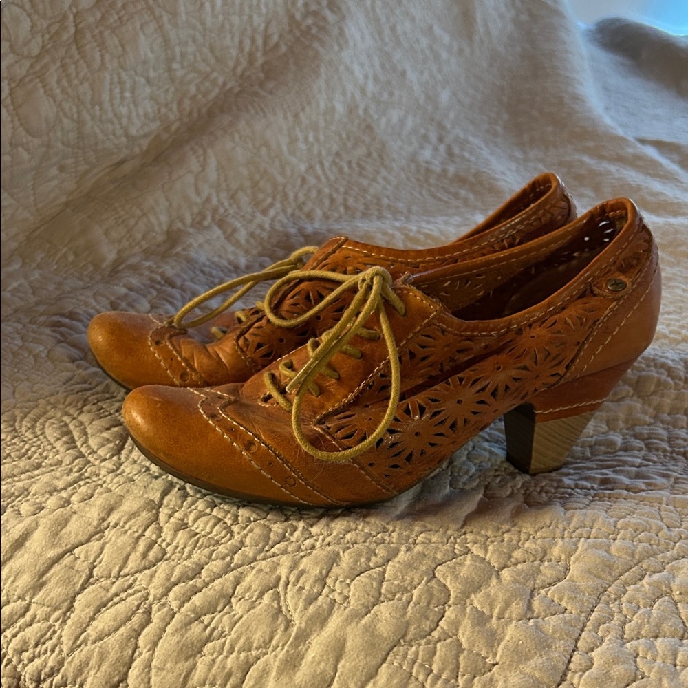 Women's Brown Italian Leather Lace-Up Heeled Shoes Pikolinos